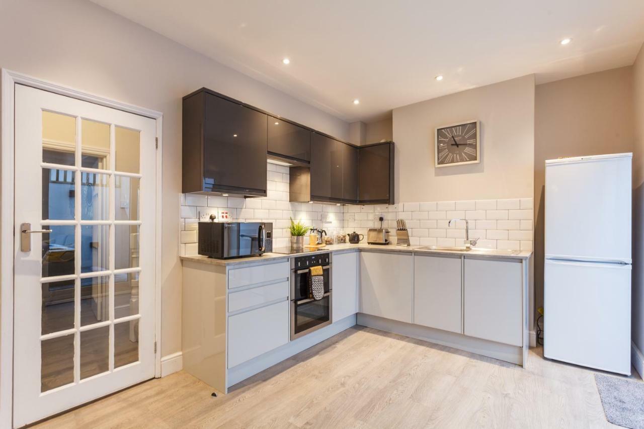 Stylish Town Centre House - 300Mbps, Parking & Sunny Decking Apartment Bournemouth Exterior photo